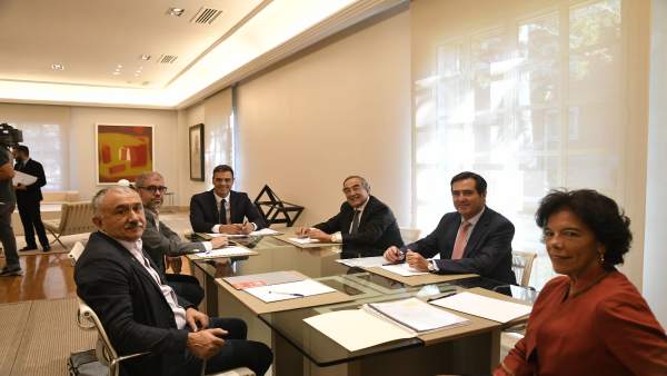 Pedro Sánchez preside en la Moncloa el encuentro El impulso a la Formación Profe Pedro Sánchez preside en la Moncloa el encuentro El impulso a la Formación Profe