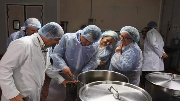 Visita consejero agricultura a empresa La abuela Cándida Visita consejero agricultura a empresa La abuela Cándida