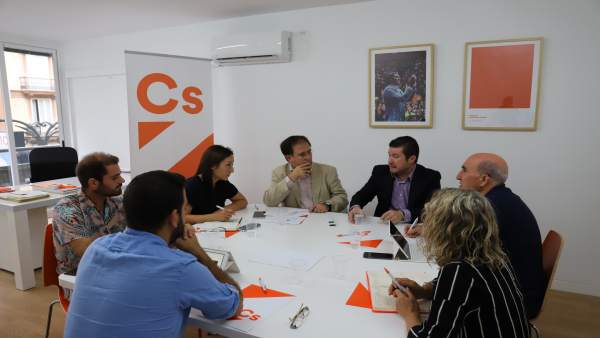 Cs comença a "engreixar" la seua maquinària electoral amb l'objectiu de presentar-se en tots els municipis valencians Cs comença a "engreixar" la seua maquinària electoral amb l'objectiu de presentar-se en tots els municipis valencians