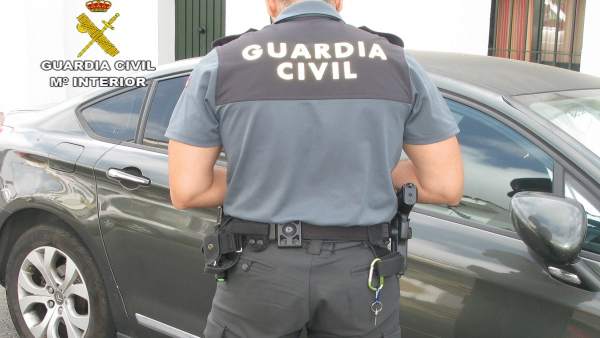 Agente de la Guardia Civil. Agente de la Guardia Civil.