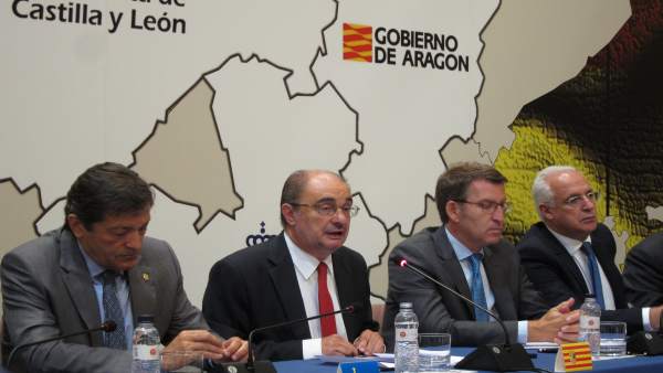 Lambán este lunes en la cumbre celebrada en Zaragoza. Lambán este lunes en la cumbre celebrada en Zaragoza.