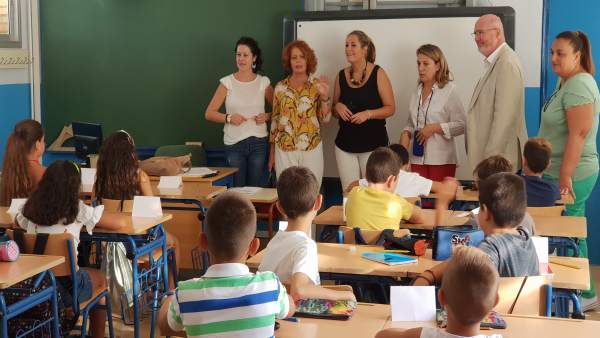 Adela Castaño, durante su visita a un colegio Adela Castaño, durante su visita a un colegio