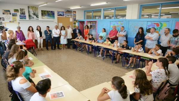 Oltra i Marzà destaquen que els alumnes en barracons han baixat a la mitat: "Aquest tema és carpeta tancada" Oltra i Marzà destaquen que els alumnes en barracons han baixat a la mitat: "Aquest tema és carpeta tancada"