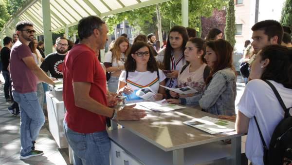 Alumnado de nuevo ingreso en la UJA en la primera jornada de bienvenida. Alumnado de nuevo ingreso en la UJA en la primera jornada de bienvenida.