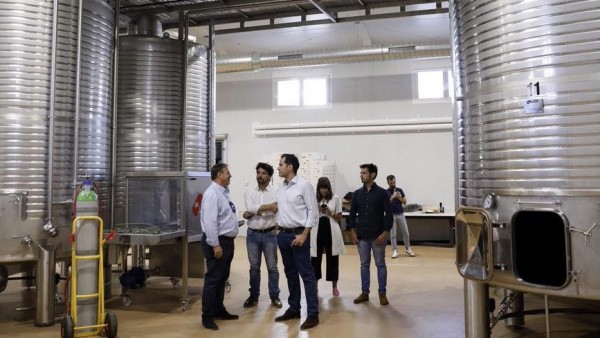 Ignacio Aguado en su visita a las Bodegas Licinia en Morata de Tajuña. Ignacio Aguado en su visita a las Bodegas Licinia en Morata de Tajuña.