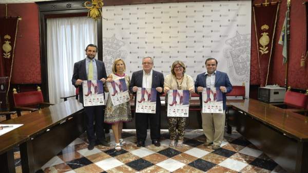 Presentación de pasarela solidaria a favor de Cruz Roja Presentación de pasarela solidaria a favor de Cruz Roja