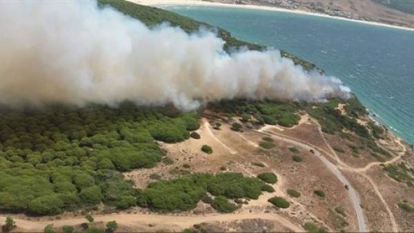 Incendio en Punta Camarinal en Tarifa Incendio en Punta Camarinal en Tarifa