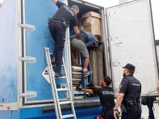Inmigrantes ocultos en camiones de feria en Melilla