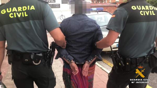 Detenida por robo por la Guardia Civil Detenida por robo por la Guardia Civil