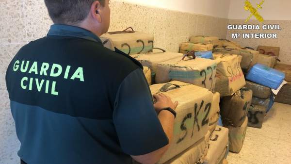 Alijo de hachís intervenido en Ayamonte (Huelva). Alijo de hachís intervenido en Ayamonte (Huelva).