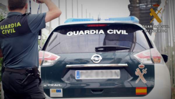 Vehículo de la Guardia Civil Vehículo de la Guardia Civil