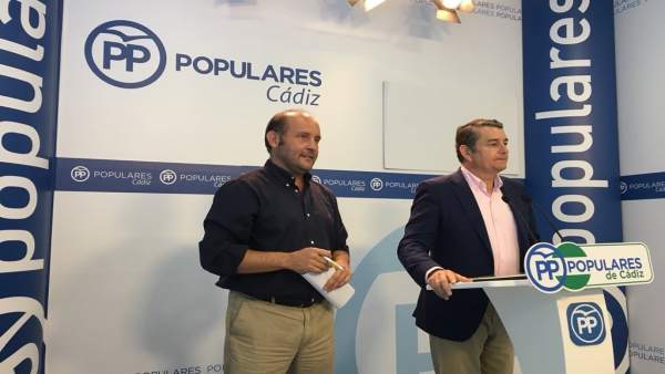 Antonio Sanz en rueda de prensa en la sede del PP en Cádiz Antonio Sanz en rueda de prensa en la sede del PP en Cádiz