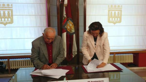 Gamarra y Reinares firman el convenio Gamarra y Reinares firman el convenio