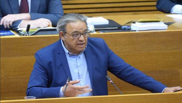 Mata (PSPV) afirma que el cas de Montón "molt poc té a veure" amb altres que ni van pagar ni van fer el màster Mata (PSPV) afirma que el cas de Montón "molt poc té a veure" amb altres que ni van pagar ni van fer el màster