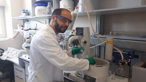 El doctor Pablo Peñalver, en el laboratorio. El doctor Pablo Peñalver, en el laboratorio.
