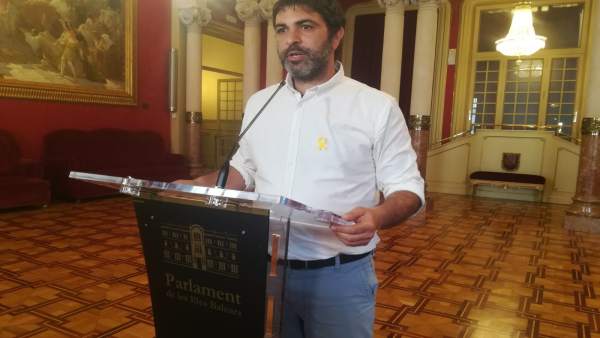 Josep Ferrà en declaraciones a los medios en el Parlament Josep Ferrà en declaraciones a los medios en el Parlament
