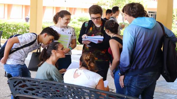 Estudiantes de la UPO Estudiantes de la UPO