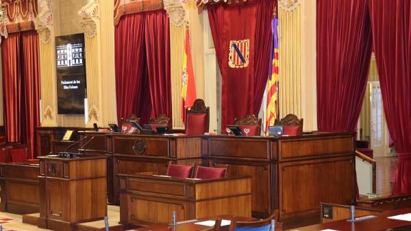 La Mesa del Parlament en la sala de plenos La Mesa del Parlament en la sala de plenos
