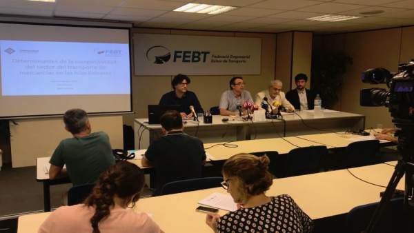Investigadores de la UIB presentan un estudio sobre transporte de mercancías Investigadores de la UIB presentan un estudio sobre transporte de mercancías