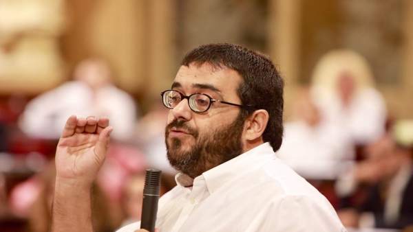 El conseller de Medio Ambiente, Vicenç Vidal en el pleno del Parlament El conseller de Medio Ambiente, Vicenç Vidal en el pleno del Parlament