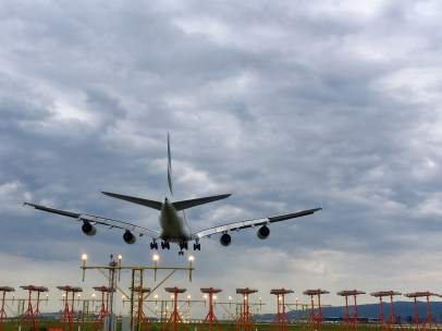 Aeropuerto de Barcelona, avión, aterrizaje