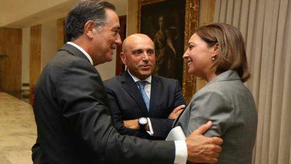 Ambrosio, con Cabello (izda.) y Barrena, durante el encuentro mantenido Ambrosio, con Cabello (izda.) y Barrena, durante el encuentro mantenido