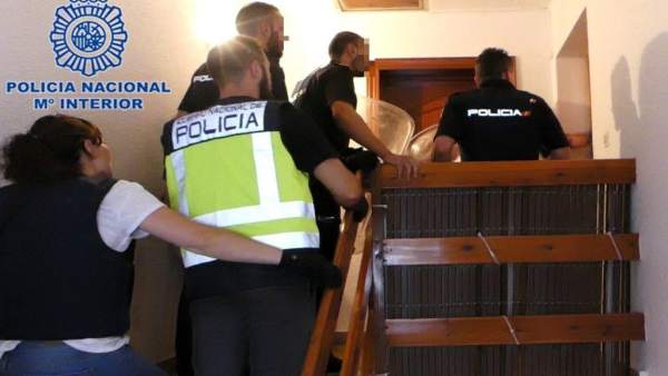 Detingudes quatre persones després d'apunyalar altres dos durant una baralla entre dos famílies a Elda Detingudes quatre persones després d'apunyalar altres dos durant una baralla entre dos famílies a Elda