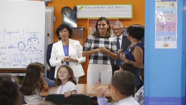La Reina Letizia en un colegio de Oviedo La Reina Letizia en un colegio de Oviedo