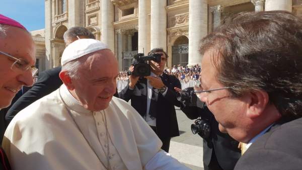 El Papa recibe a Fernández Vara en audiencia El Papa recibe a Fernández Vara en audiencia