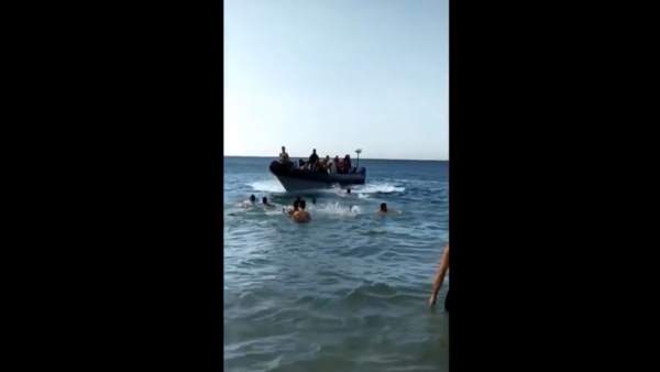 Vídeo donde se ve a supuestos narcos traficar con inmigrantes Vídeo donde se ve a supuestos narcos traficar con inmigrantes