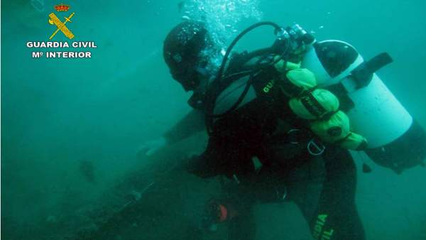 Guardia Civil Retira Una Red Del Fondo Marino En Águilas Guardia Civil Retira Una Red Del Fondo Marino En Águilas