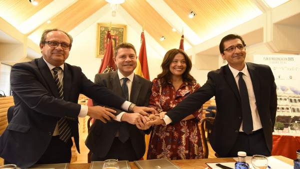 Firma convenio terrenos sanitario de Ciudad Real Firma convenio terrenos sanitario de Ciudad Real