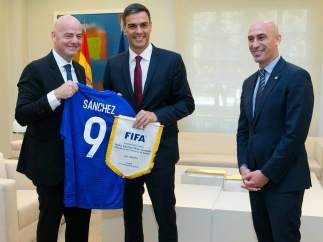 Infantino, Sánchez y Rubiales