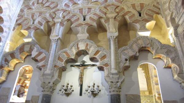 Interior de la Mezquita-Catedral de Córdoba Interior de la Mezquita-Catedral de Córdoba