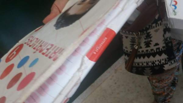Uno de los libros de texto en mal estado en Sevilla Uno de los libros de texto en mal estado en Sevilla
