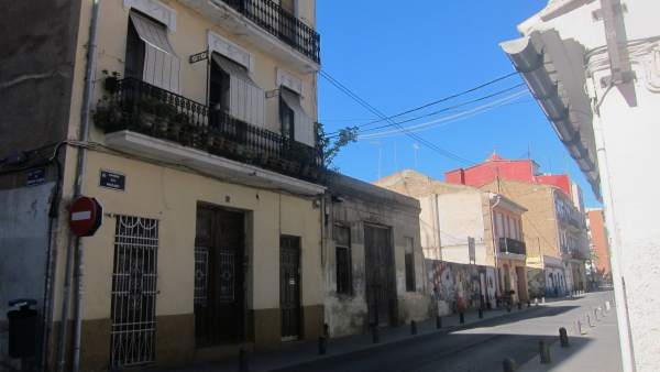 Imagen de una calle del barrio valenciano del Cabanyal Imagen de una calle del barrio valenciano del Cabanyal