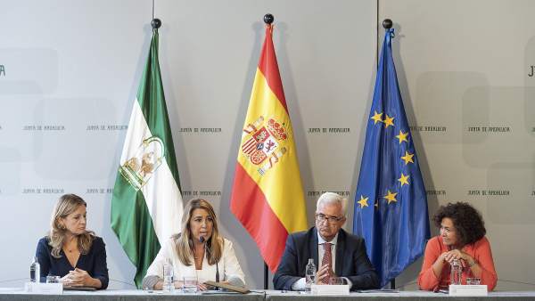 Susana Díaz firma el convenio para identificar a víctimas de la Guerra Civil Susana Díaz firma el convenio para identificar a víctimas de la Guerra Civil