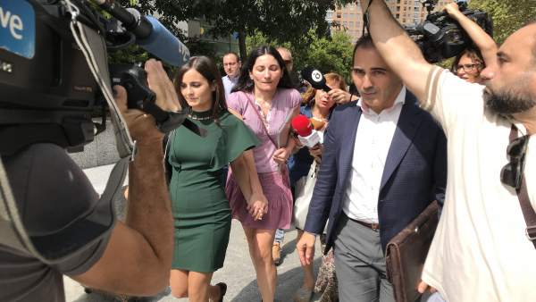 La arquitecta Yasmina Eid-Macheh , a su salida de la Ciudad de la Justicia La arquitecta Yasmina Eid-Macheh , a su salida de la Ciudad de la Justicia