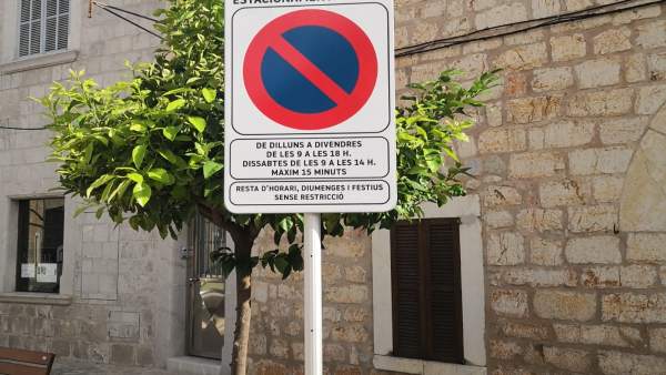 Señal de tráfico de Binissalem en catalán Señal de tráfico de Binissalem en catalán