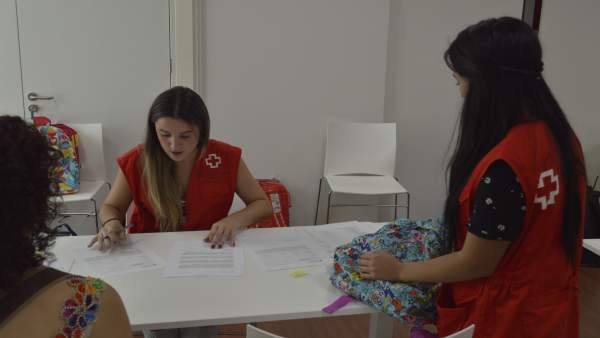 Cruz Roja repartirá material escolar a más de 700 menores de la provincia Cruz Roja repartirá material escolar a más de 700 menores de la provincia