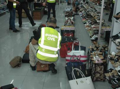 Operación de la Guardia Civil contra las falsificaciones en La Jonquera y Lloret