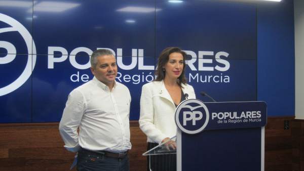 Nuria Fuentes y Jesús Cano, en rueda de prensa Nuria Fuentes y Jesús Cano, en rueda de prensa