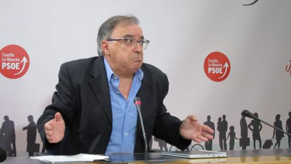 Fernando Mora en rueda de prensa Fernando Mora en rueda de prensa