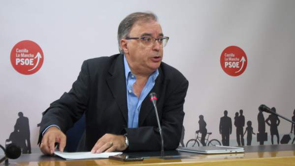 Fernando Mora en rueda de prensa Fernando Mora en rueda de prensa