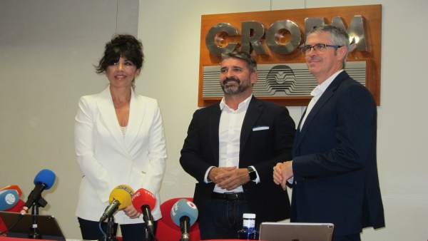 El presidente de Hostemur, Jesús Jiménez en el centro junto a Ayala y García El presidente de Hostemur, Jesús Jiménez en el centro junto a Ayala y García