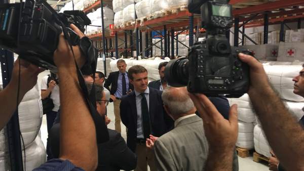 Pablo Casado visita la nave de Cruz Roja en el Puerto de Las Palmas Pablo Casado visita la nave de Cruz Roja en el Puerto de Las Palmas
