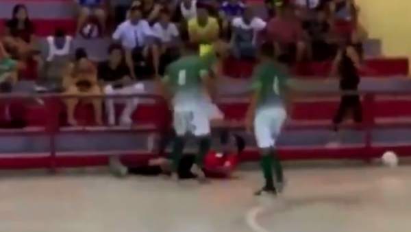 Agresión a un árbitro en Brasil Agresión a un árbitro en Brasil