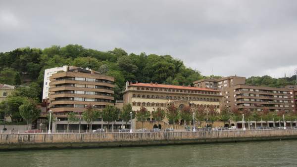 Imagen de Archivo. Bilbao con nubes. Imagen de Archivo. Bilbao con nubes.