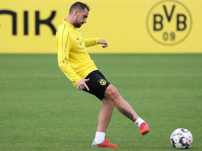 Paco Alcácer, en un entrenamiento con el Borussia Dortmund.