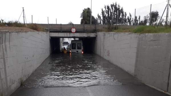 Furgoneta atrapada en un túnel de Alfafar Furgoneta atrapada en un túnel de Alfafar